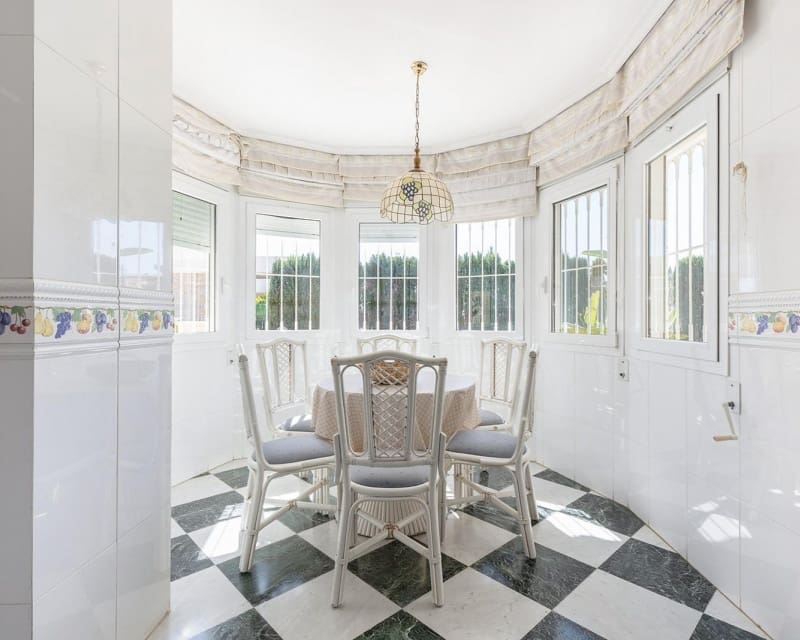 5 slaapkamer Villa te koop in La Torreta met zwembad - € 780.000 (Ref: 8861562)