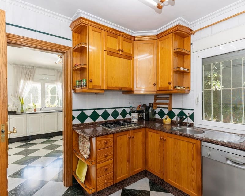 5 slaapkamer Villa te koop in La Torreta met zwembad - € 780.000 (Ref: 8861562)