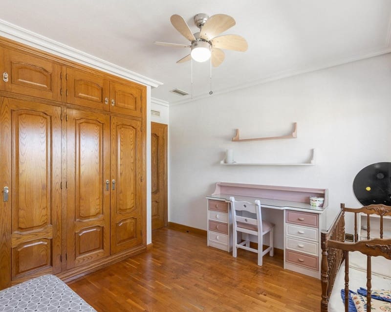 5 slaapkamer Villa te koop in La Torreta met zwembad - € 780.000 (Ref: 8861562)