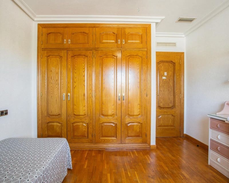 5 slaapkamer Villa te koop in La Torreta met zwembad - € 780.000 (Ref: 8861562)