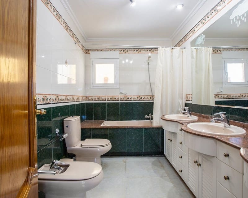 5 slaapkamer Villa te koop in La Torreta met zwembad - € 780.000 (Ref: 8861562)