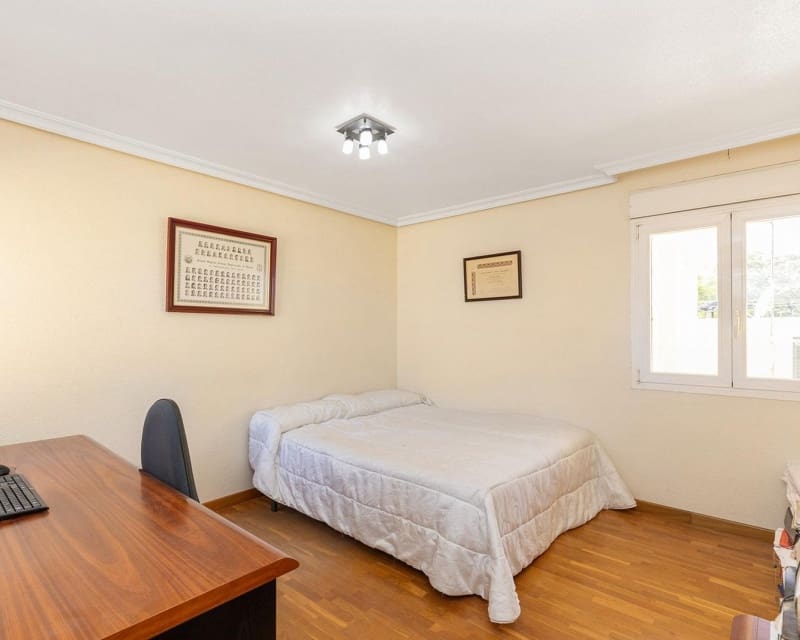 5 slaapkamer Villa te koop in La Torreta met zwembad - € 780.000 (Ref: 8861562)