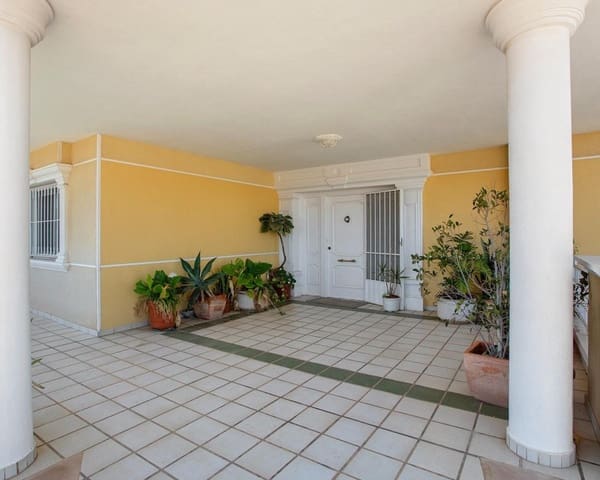 5 slaapkamer Villa te koop in La Torreta, Torrevieja met zwembad - € 780.000 (Ref: 8861562)