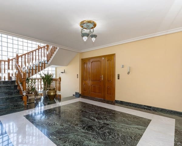 5 slaapkamer Villa te koop in La Torreta, Torrevieja met zwembad - € 780.000 (Ref: 8861562)