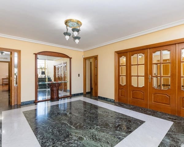 5 slaapkamer Villa te koop in La Torreta, Torrevieja met zwembad - € 780.000 (Ref: 8861562)