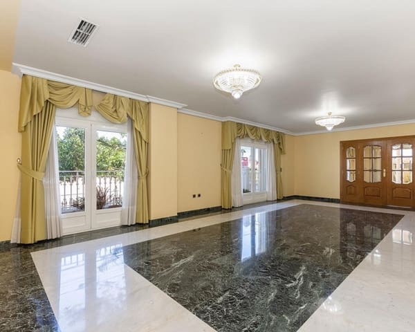 5 slaapkamer Villa te koop in La Torreta, Torrevieja met zwembad - € 780.000 (Ref: 8861562)