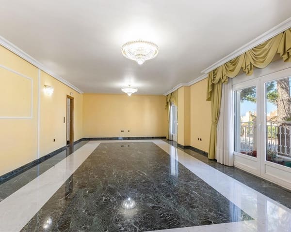 5 slaapkamer Villa te koop in La Torreta, Torrevieja met zwembad - € 780.000 (Ref: 8861562)