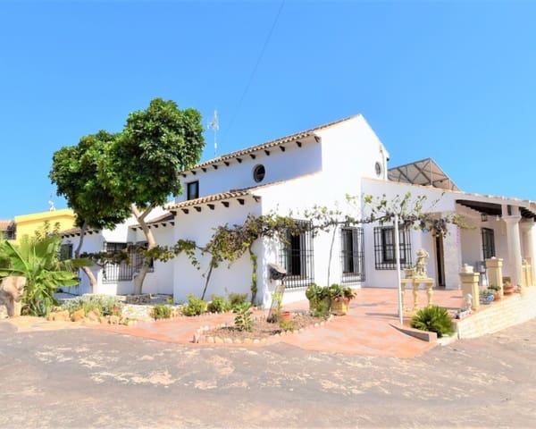 4 Zimmer Villa zu verkaufen in Villamartin, Orihuela mit Pool - 630.000 € (Ref: 8861568)