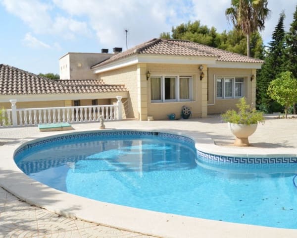 4 Zimmer Villa zu verkaufen in Dehesa de Campoamor, Orihuela mit Pool - 990.000 € (Ref: 8945554)