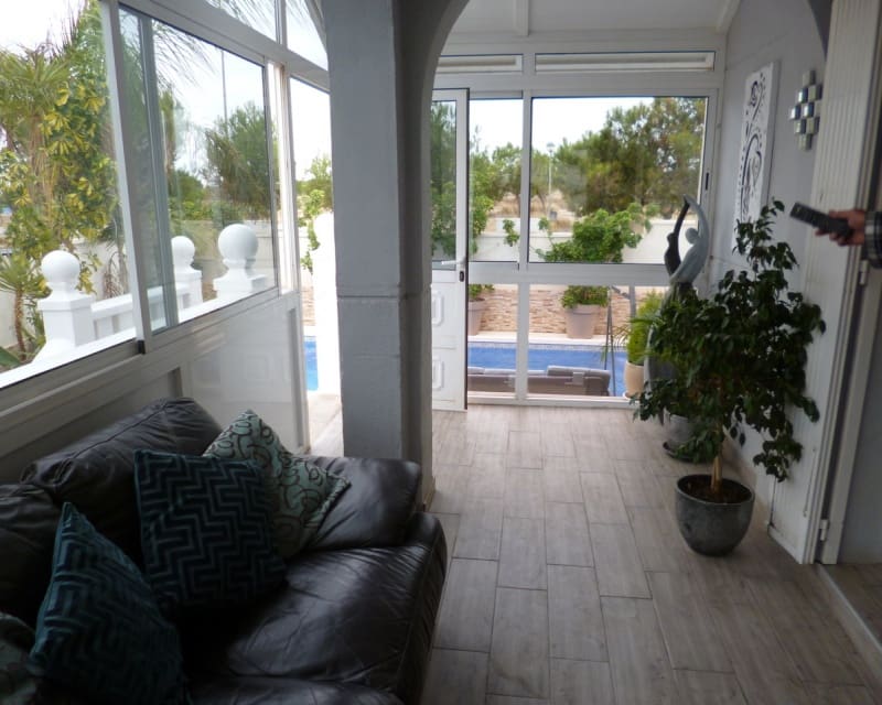 4 makuuhuone Huvila myytävänä paikassa Playa Flamenca - 399 995 € (Ref: 9242409)