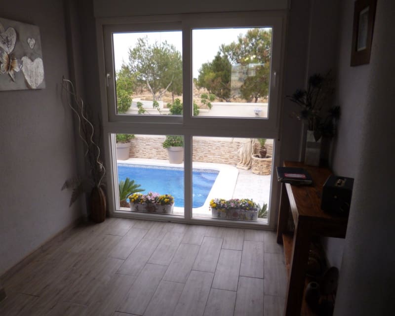 4 makuuhuone Huvila myytävänä paikassa Playa Flamenca - 399 995 € (Ref: 9242409)