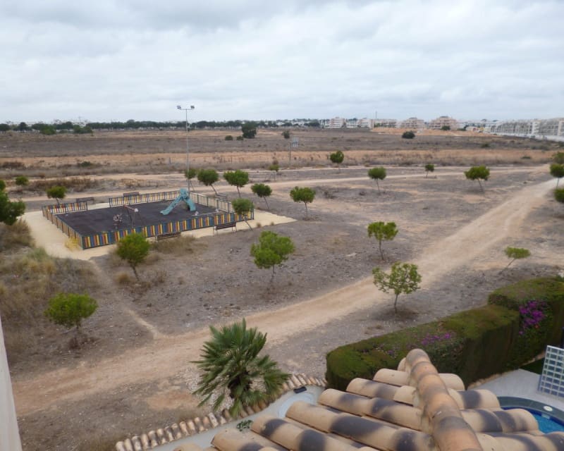 4 makuuhuone Huvila myytävänä paikassa Playa Flamenca - 399 995 € (Ref: 9242409)