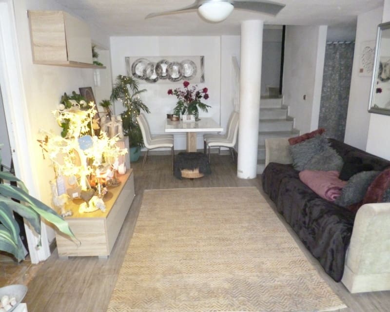 4 makuuhuone Huvila myytävänä paikassa Playa Flamenca - 399 995 € (Ref: 9242409)