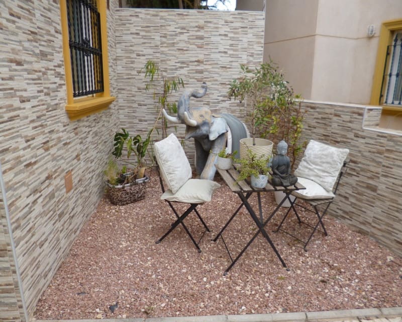 4 makuuhuone Huvila myytävänä paikassa Playa Flamenca - 399 995 € (Ref: 9242409)