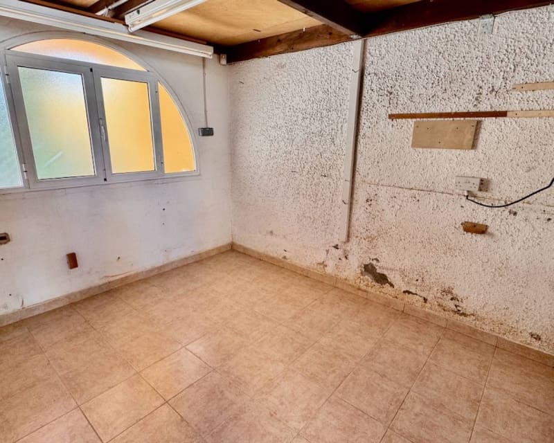 5 soveværelse Villa til salg i Benferri med swimmingpool - € 350.000 (Ref: 9287508)