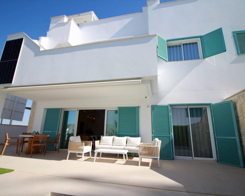 Bungalow de 2 habitaciones en Torre de la Horadada en venta con piscina - 375.000 € (Ref: 9321592)