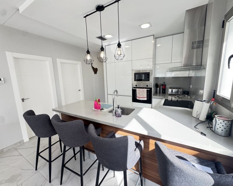 5 slaapkamer Villa te koop in Villamartin met zwembad - € 480.000 (Ref: 9321680)