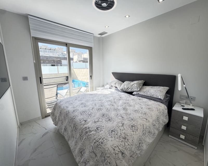 5 slaapkamer Villa te koop in Villamartin met zwembad - € 480.000 (Ref: 9321680)