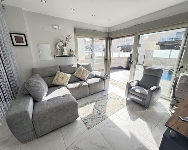 5 slaapkamer Villa te koop in Villamartin, Orihuela met zwembad - € 480.000 (Ref: 9321680)