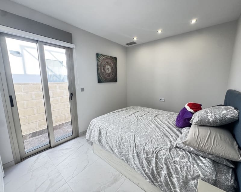 5 slaapkamer Villa te koop in Villamartin met zwembad - € 480.000 (Ref: 9321680)