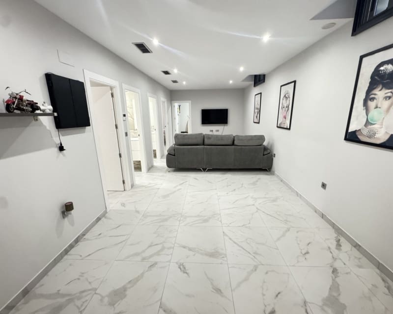 5 slaapkamer Villa te koop in Villamartin met zwembad - € 480.000 (Ref: 9321680)