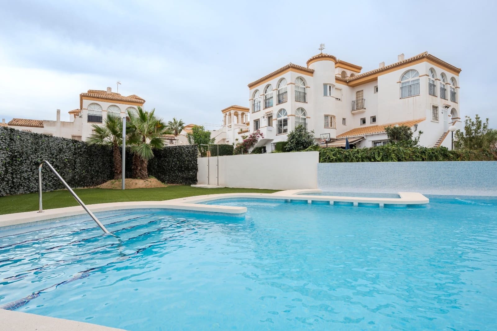 2 sovrum Lägenhet till salu i Playa Flamenca med pool - 380 000 € (Ref: 9398297)
