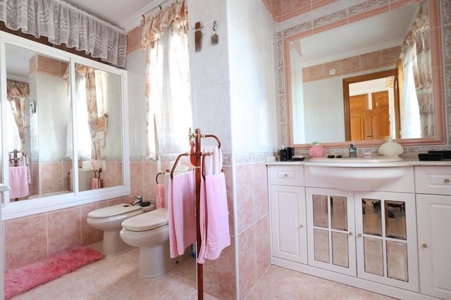 5 quarto Moradia para venda em Villamartin, Orihuela com piscina - 850 000 € (Ref: 9403196)