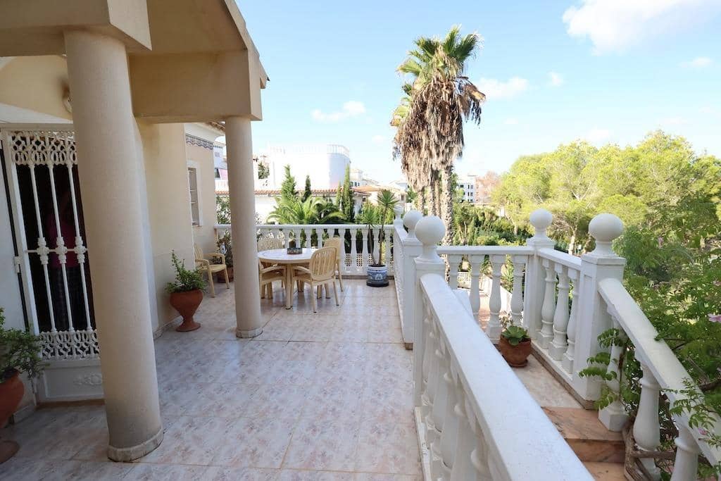 5 slaapkamer Villa te koop in Villamartin met zwembad - € 850.000 (Ref: 9403196)