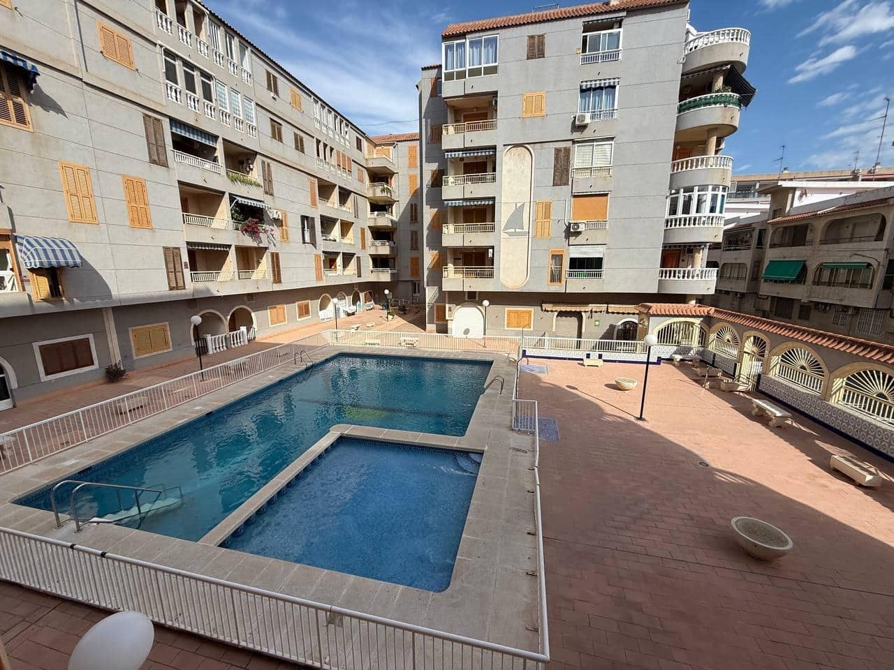 2 sypialnia Apartament na sprzedaż w Torrevieja z basenem - 134 000 € (Ref: 9403203)