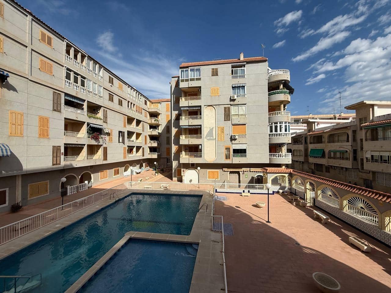 2 sypialnia Apartament na sprzedaż w Torrevieja z basenem - 134 000 € (Ref: 9403203)
