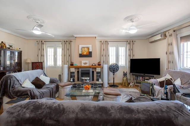 6 bedroom Villa for sale in Los Balcones with pool - € 617,000 (Ref: 9403210)