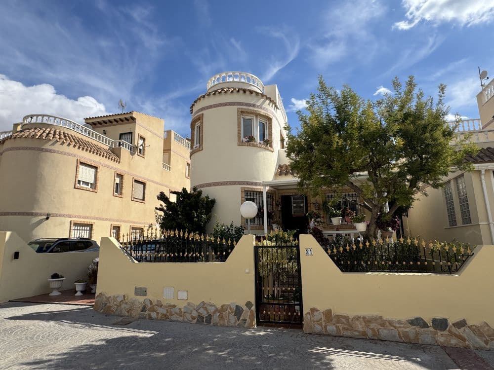 3 slaapkamer Huis te koop in Playa Flamenca met zwembad - € 229.995 (Ref: 9406428)