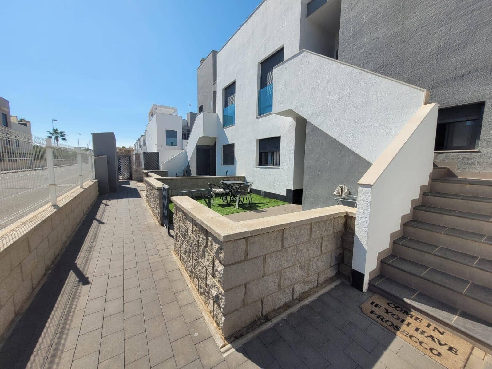 2 sovrum Lägenhet till salu i La Zenia med pool - 289 000 € (Ref: 9410831)