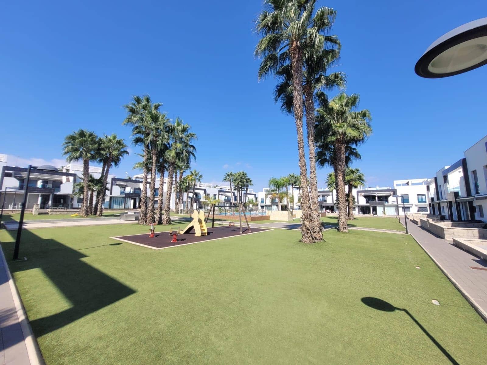 2 sovrum Lägenhet till salu i La Zenia med pool - 289 000 € (Ref: 9410831)