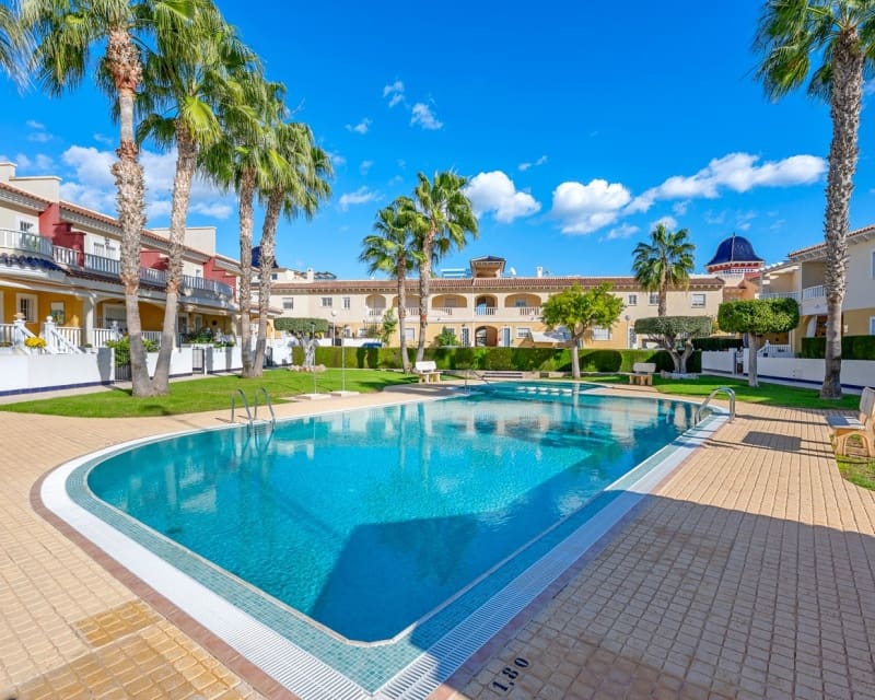 2 soveværelse Lejlighed til salg i Ciudad Quesada med swimmingpool - € 159.000 (Ref: 9415842)