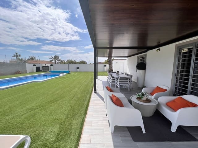 3 soveværelse Finca/Landehus til salg i La Marina, Elche / Elx med swimmingpool - € 399.000 (Ref: 9424331)