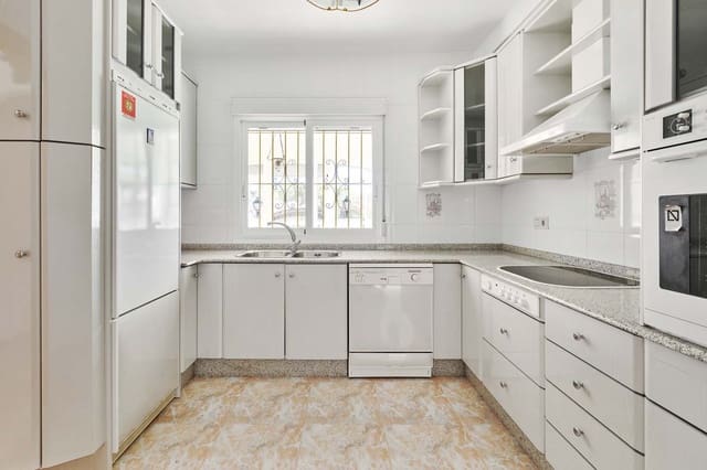 7 bedroom Villa for sale in Pinar de Campoverde, Pilar de la Horadada with pool - € 575,000 (Ref: 9427028)