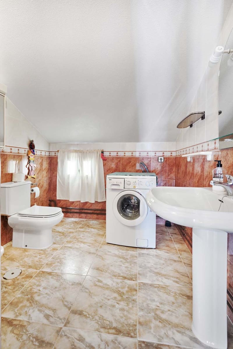 7 bedroom Villa for sale in Pinar de Campoverde with pool - € 575,000 (Ref: 9427028)