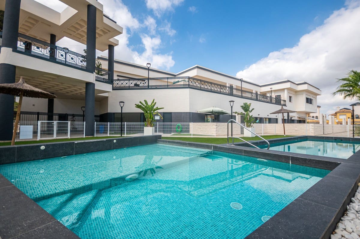 2 sovrum Lägenhet till salu i Lo Crispin med pool - 239 000 € (Ref: 9431192)