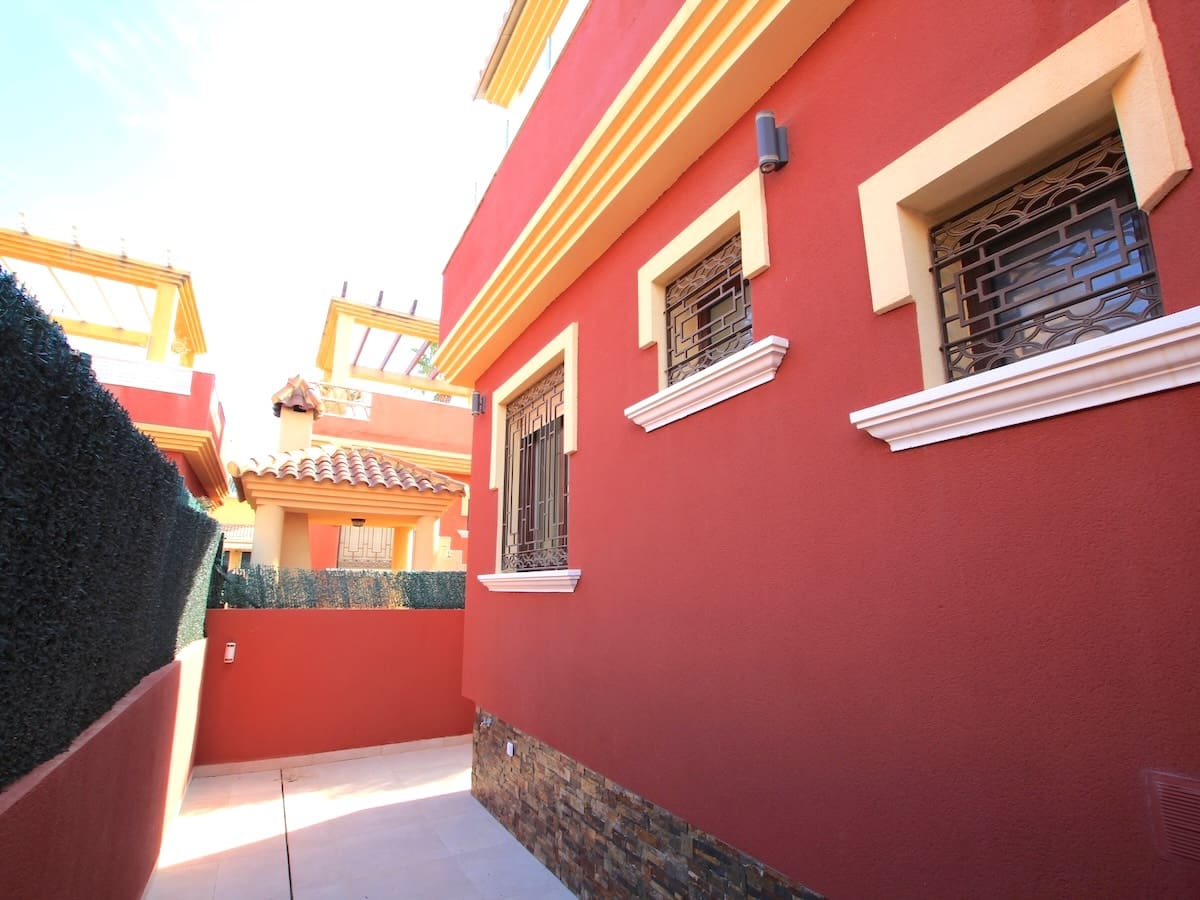 6 bedroom Villa for sale in Lo Crispin with pool - € 395,000 (Ref: 9431196)