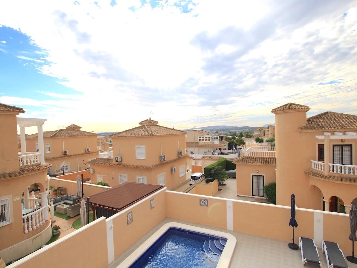 4 sypialnia Willa na sprzedaż w Atalaya Park z basenem - 365 000 € (Ref: 9431197)