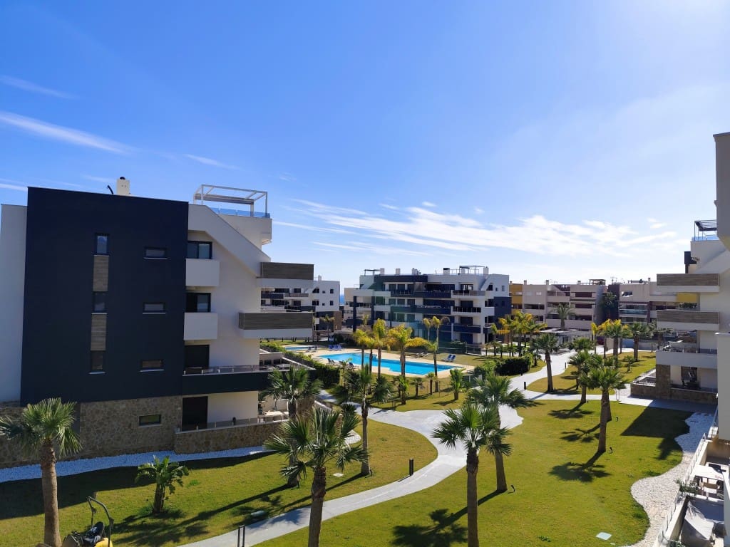 2 sovrum Lägenhet till salu i Playa Flamenca med pool - 339 000 € (Ref: 9431207)