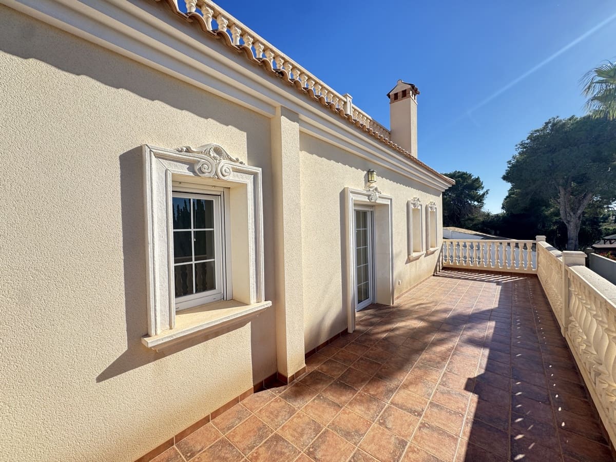 4 soveværelse Villa til salg i Cabo Roig med swimmingpool - € 910.000 (Ref: 9438451)