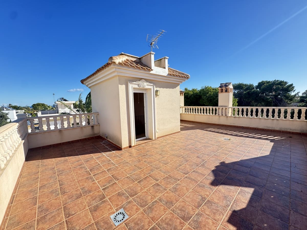 4 soveværelse Villa til salg i Cabo Roig med swimmingpool - € 910.000 (Ref: 9438451)