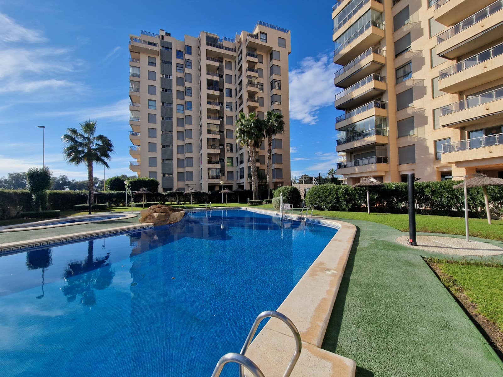 Apartamento de 2 habitaciones en Guardamar del Segura en venta con piscina - 189.000 € (Ref: 9438452)