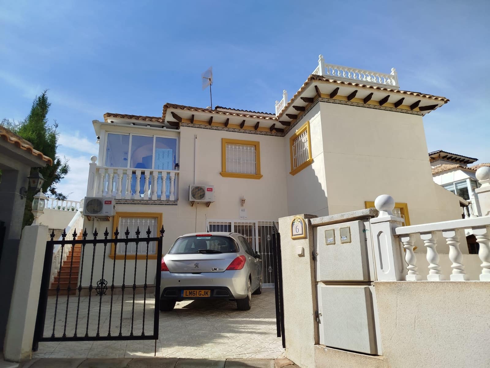 3 slaapkamer Villa te koop in La Zenia met zwembad - € 379.000 (Ref: 9440305)