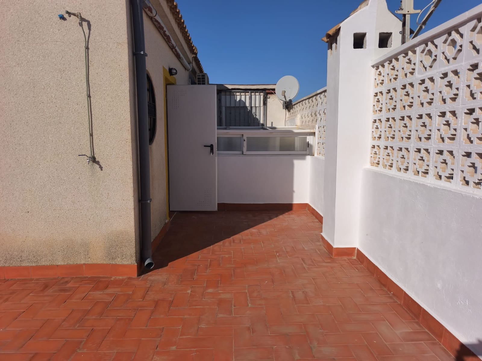 2 slaapkamer Villa te koop in Orihuela Costa met zwembad - € 230.000 (Ref: 9440308)