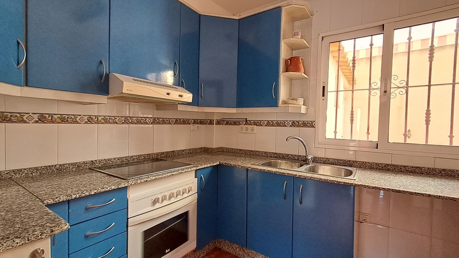 3 slaapkamer Huis te koop in La Zenia met zwembad - € 210.000 (Ref: 9440310)