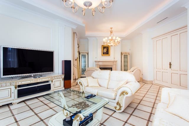 6 bedroom Villa for sale in Cabo Roig, Orihuela with pool - € 4,500,000 (Ref: 9440313)