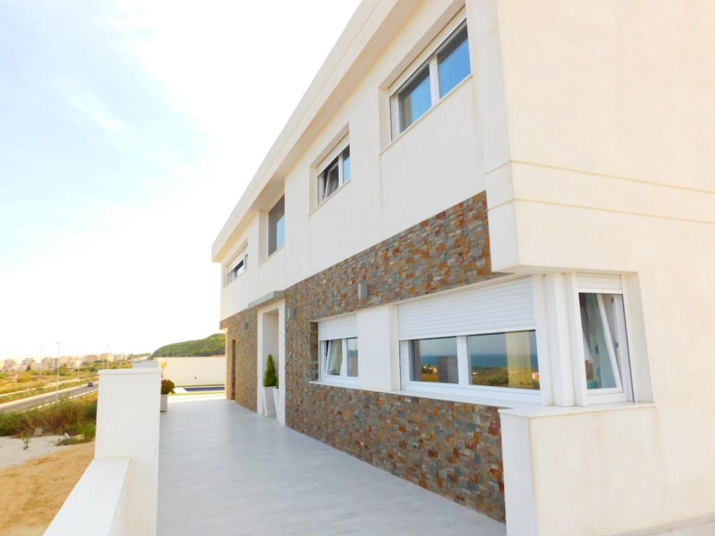 3 sovrum Villa till salu i Guardamar del Segura med pool - 797 900 € (Ref: 9440323)